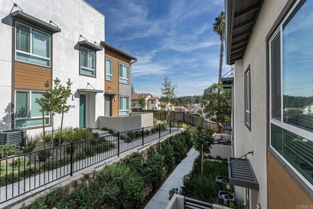 Photo of 958 Foxwood Lane, Vista, CA 92081 (MLS # NDP2511557)