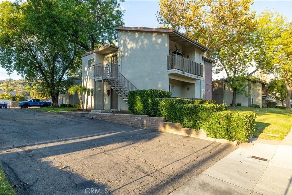 Photo of 2536 White Oak Pl #2, Escondido, CA 92027 (MLS # SW25268878)