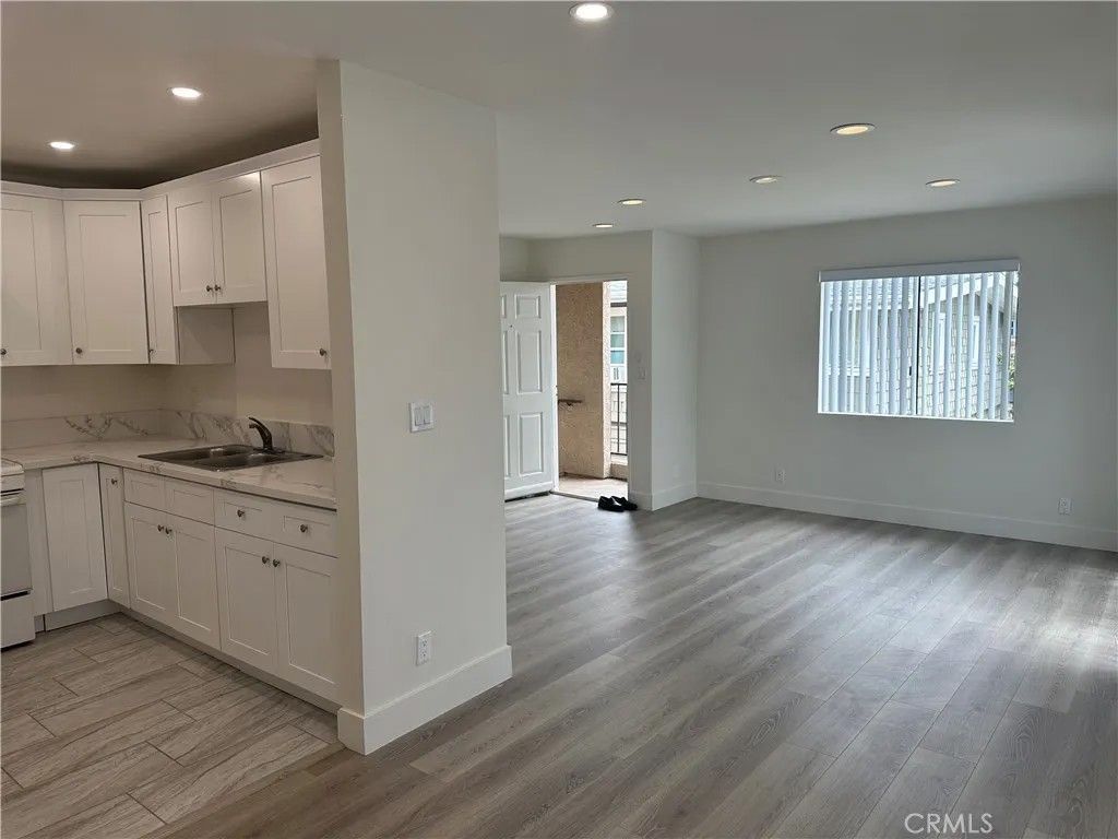 Photo of 219 E Maple Street #6, Glendale, CA 91205 (MLS # AR26000360)
