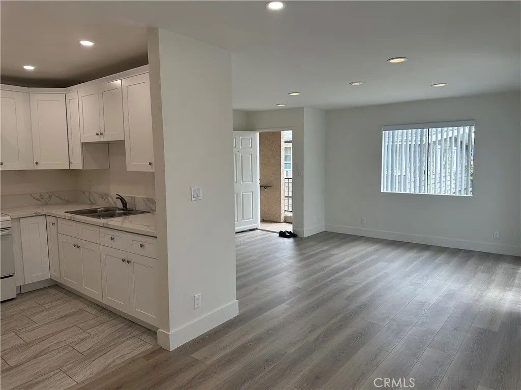 Photo of 219 E Maple Street #6, Glendale, CA 91205 (MLS # AR26000360)
