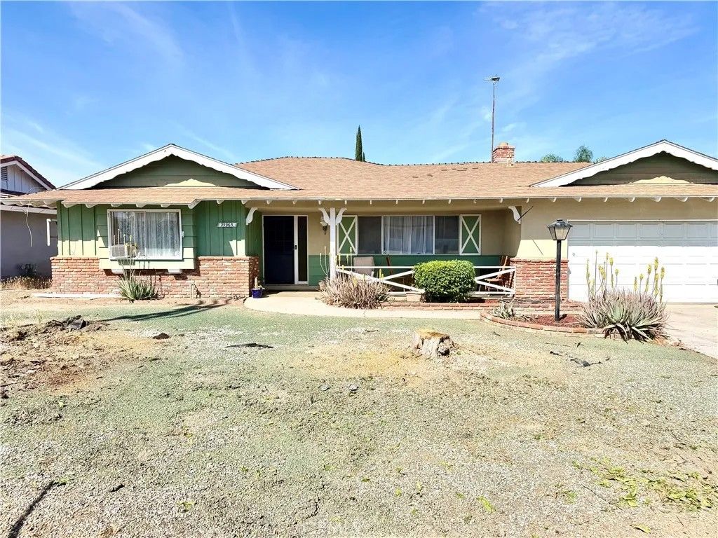 Photo of 25965 New Chicago Ave, Hemet, CA 92544 (MLS # IV26068619)