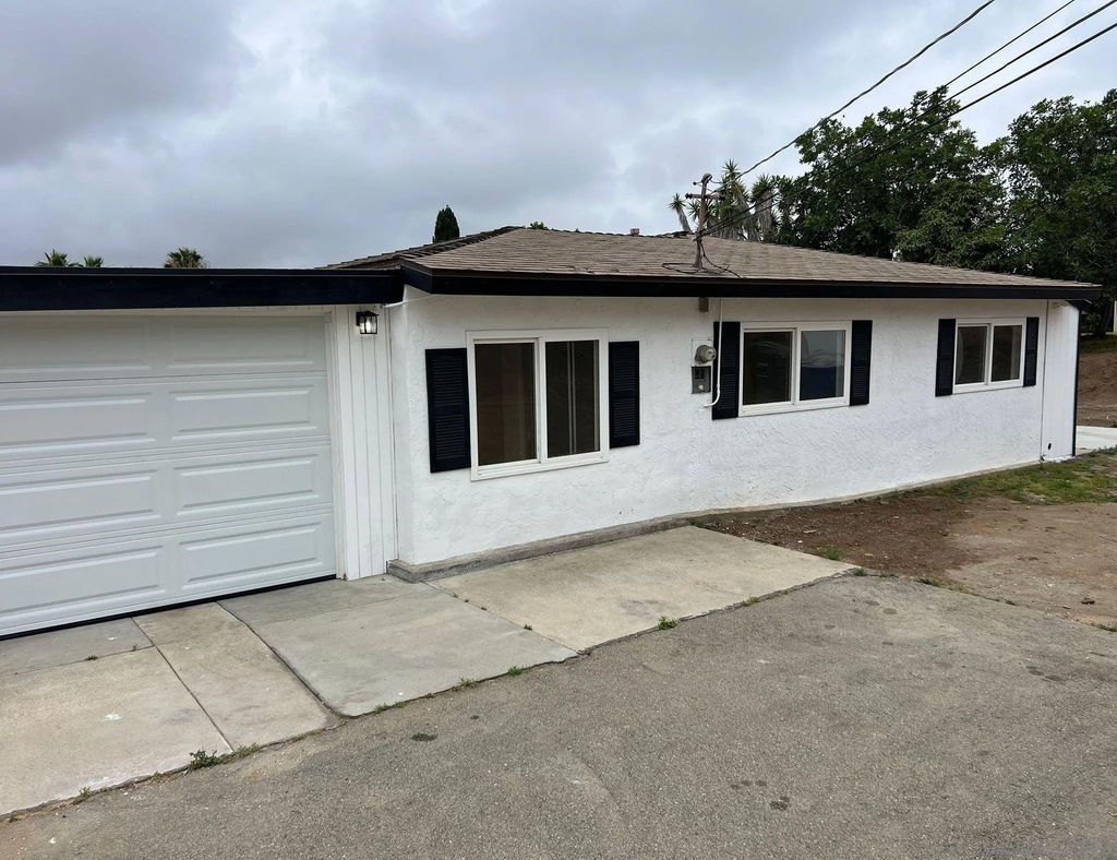 Photo of 1373 Lawana DR, Vista, CA 92083 (MLS # 260012617)