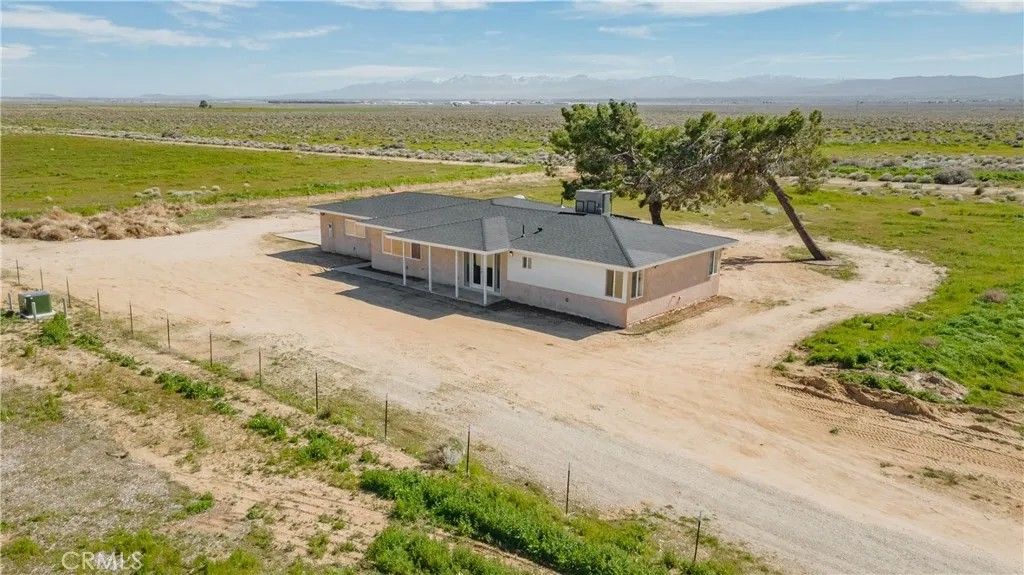 Photo of 49020 70th St, Lancaster, CA 93536 (MLS # SR26084127)