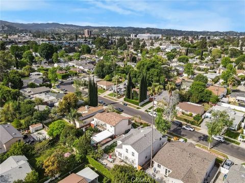 Tiny photo for 5730 Newcastle Avenue, Encino, CA 91316 (MLS # SR25234347)