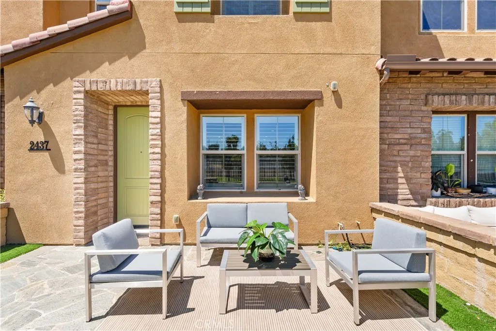 2437 Sanabria Ln