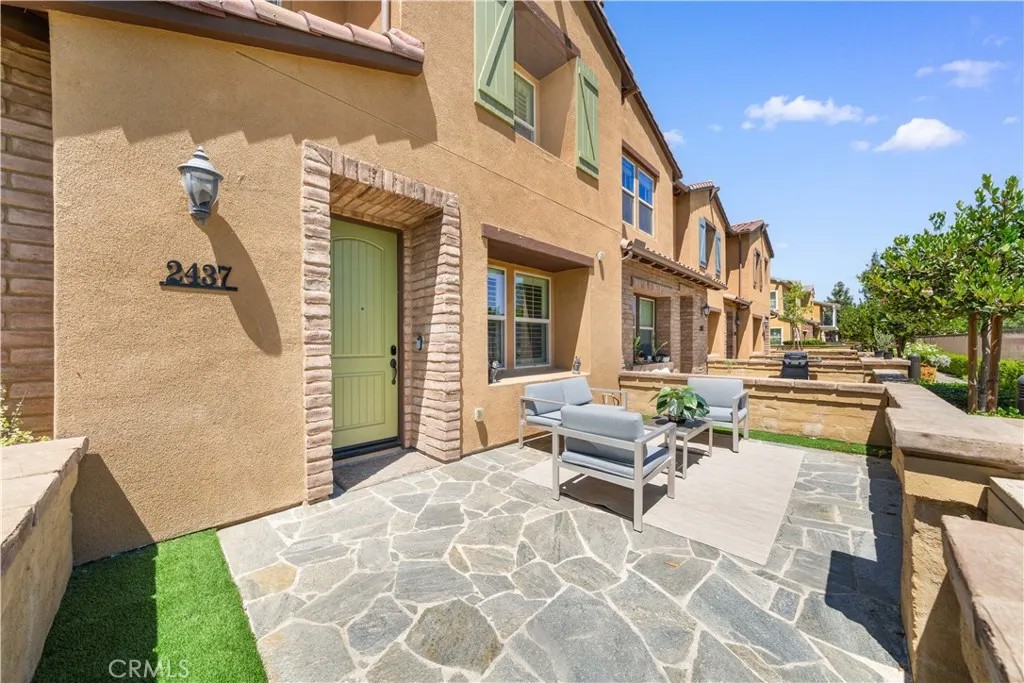 2437 Sanabria Ln