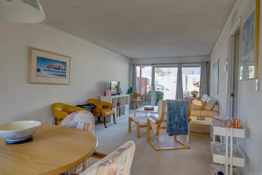 3166 Club Circle East 27