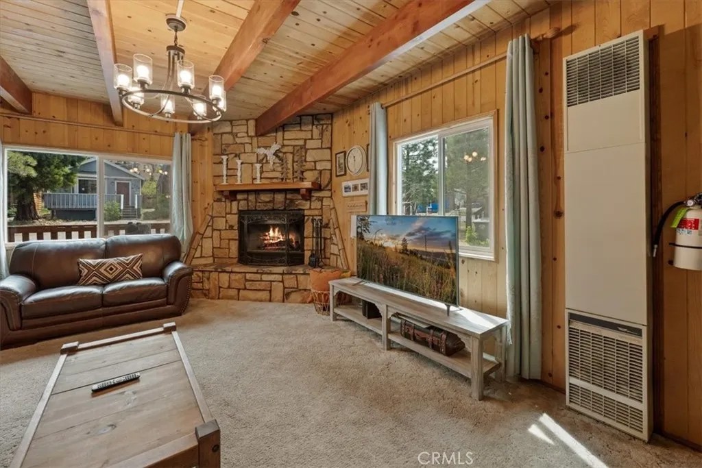 560 Lakewood Lane