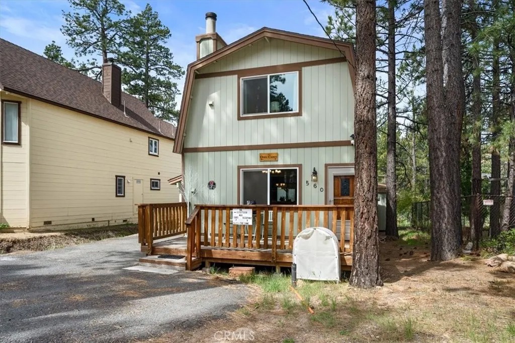 560 Lakewood Lane