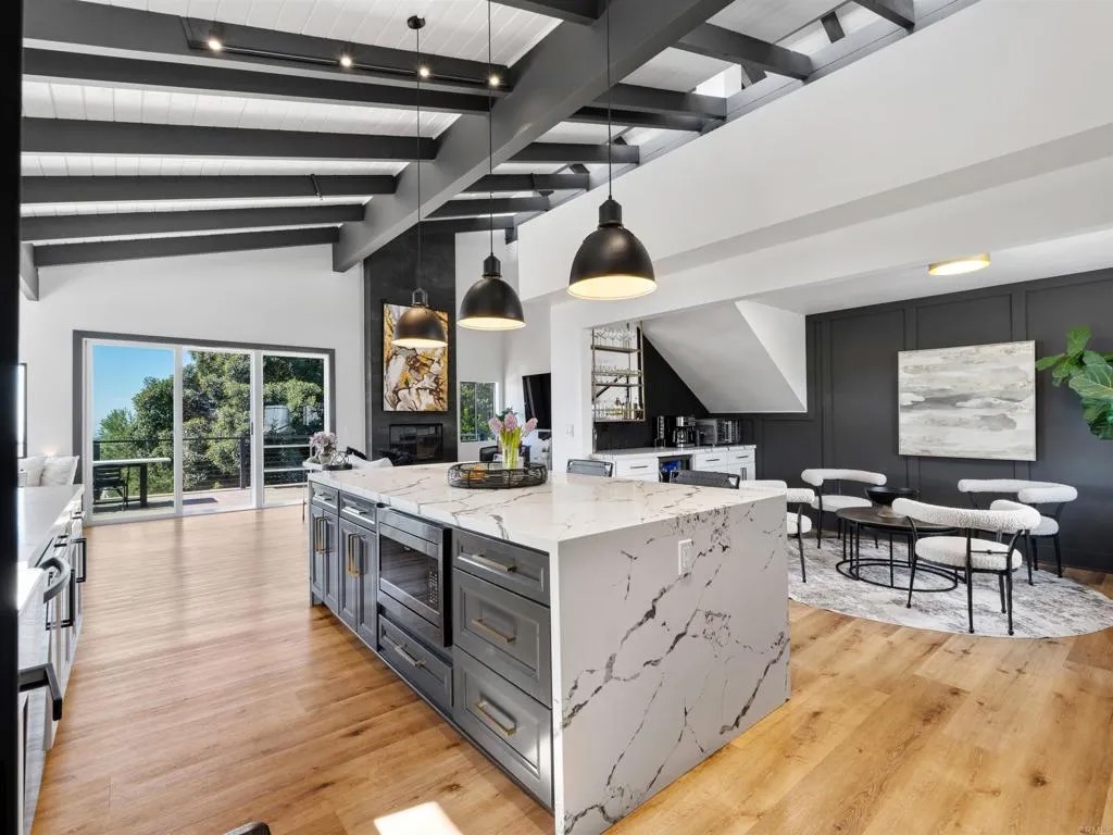 20790 Fortuna Del Norte