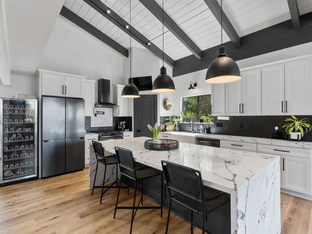 20790 Fortuna Del Norte