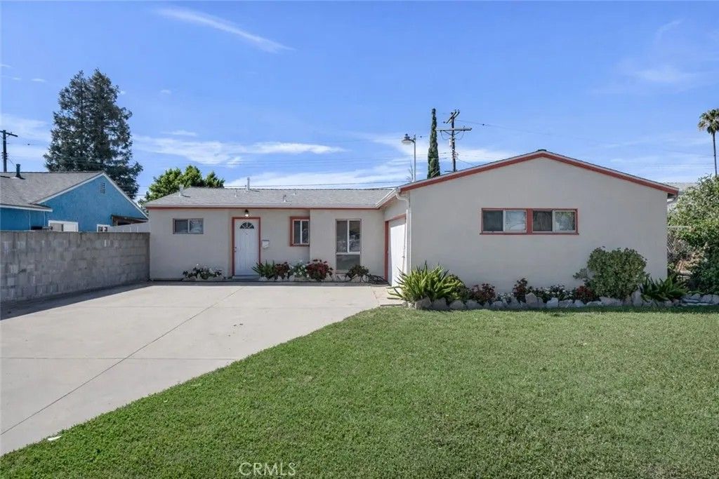 Photo of 8207 Yarmouth Ave, Reseda, CA 91335 (MLS # SR26059514)