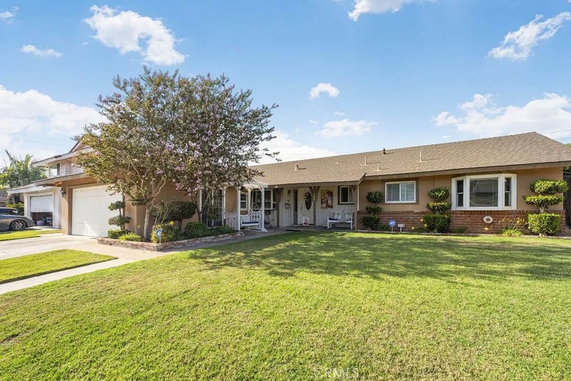 1144 El Camino Dr