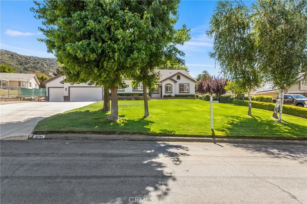 13747 Meadow View Lane
