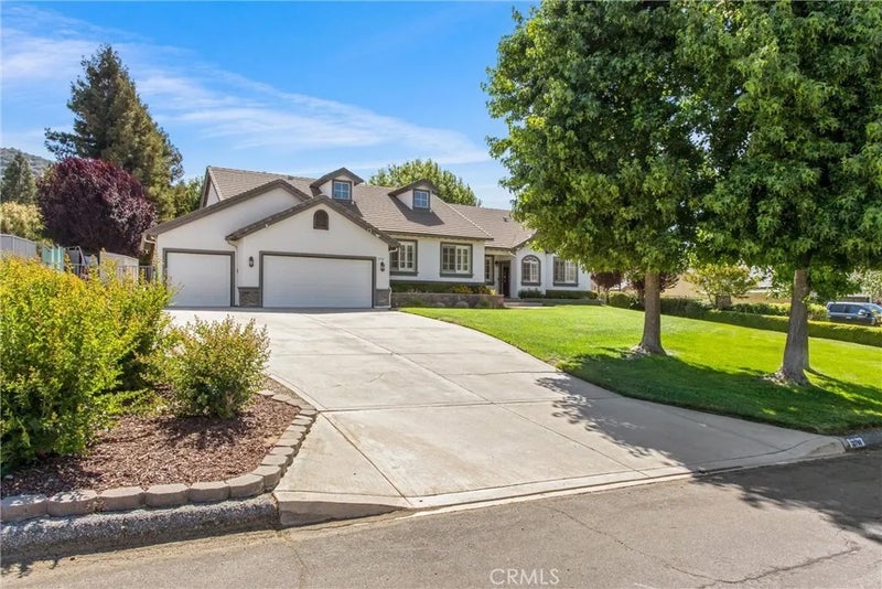 13747 Meadow View Lane