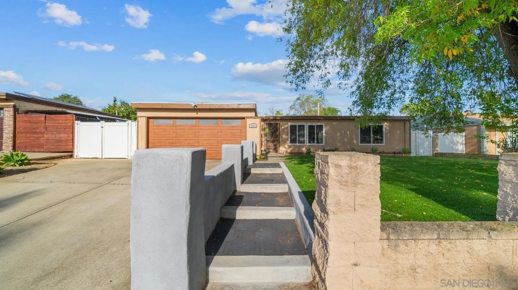 Photo of 1104 Hoover St, Escondido, CA 92027 (MLS # 260005228)