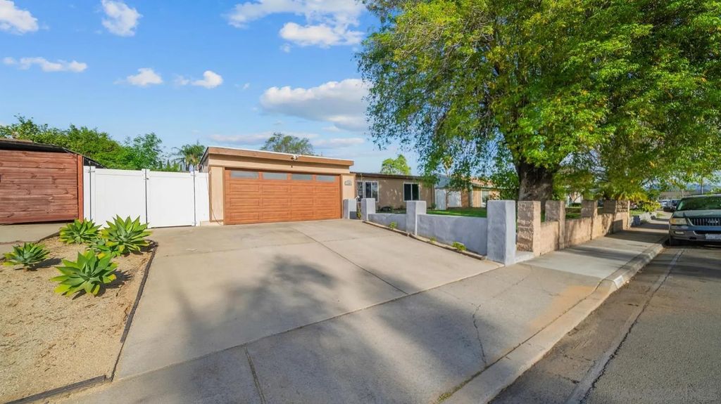 Photo of 1104 Hoover St, Escondido, CA 92027 (MLS # 260005228)