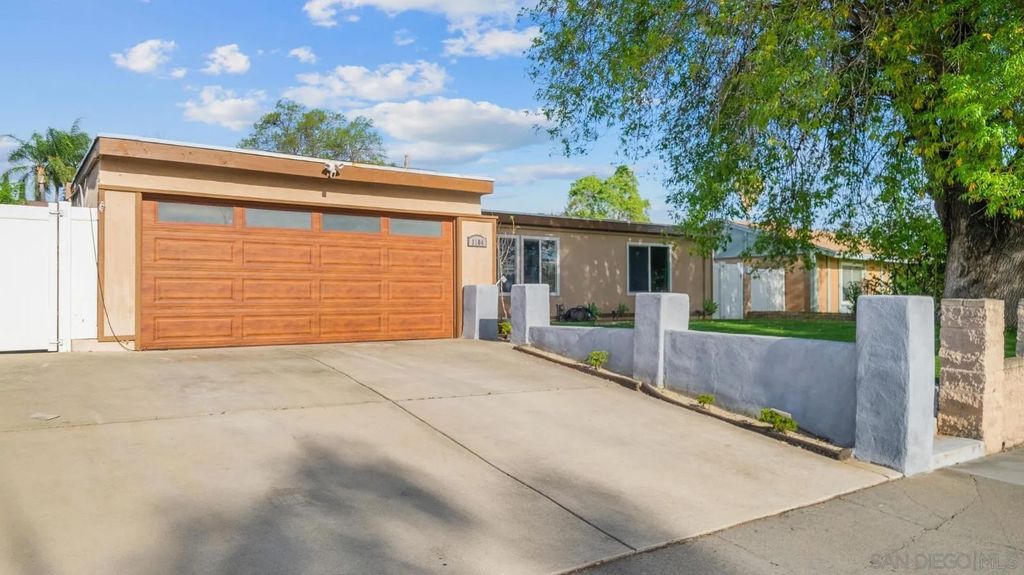 Photo of 1104 Hoover St, Escondido, CA 92027 (MLS # 260005228)