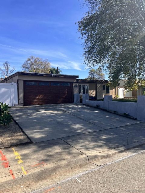 Photo of 1104 Hoover St, Escondido, CA 92027 (MLS # 260005228)