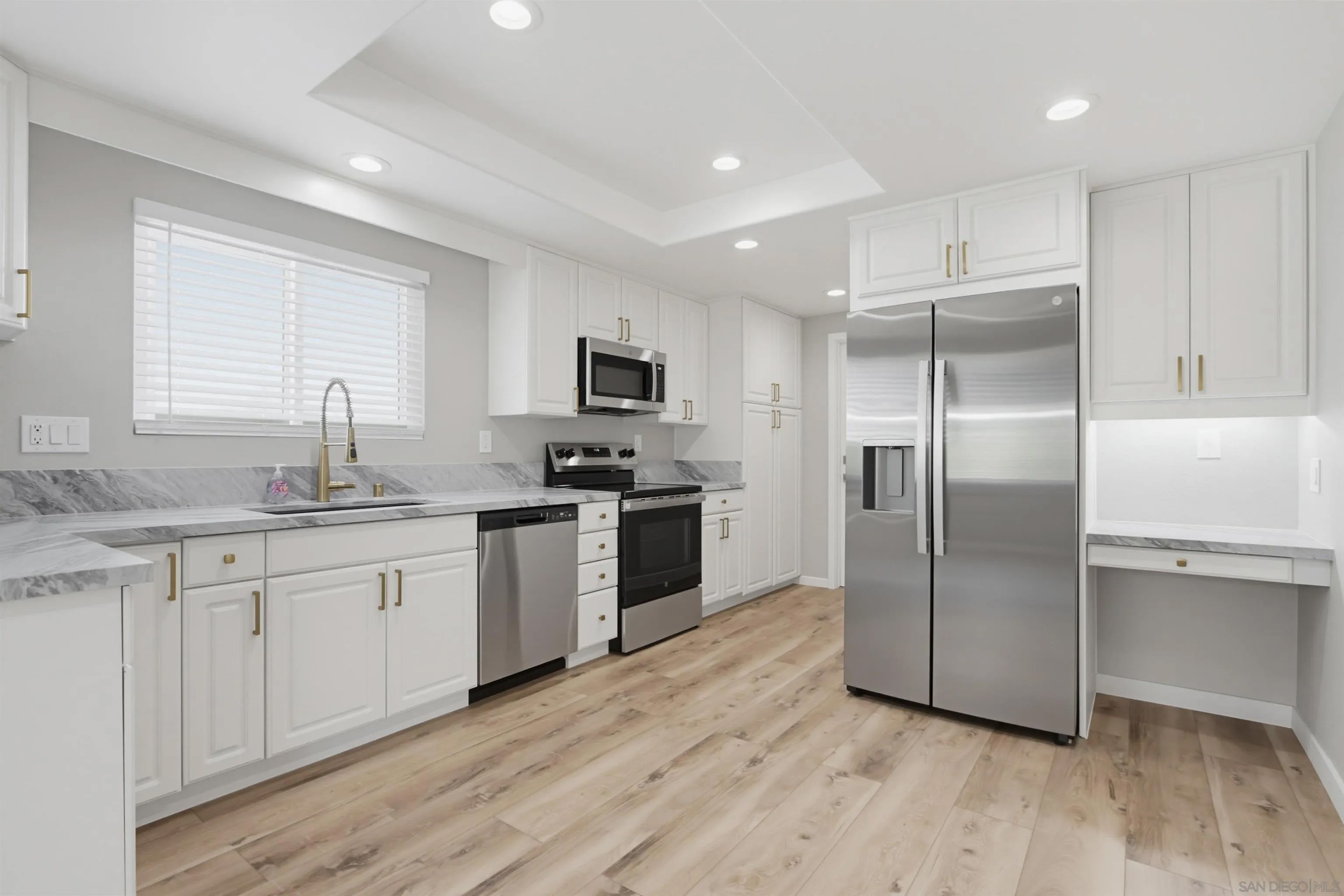 1121 La Mirada Ave
