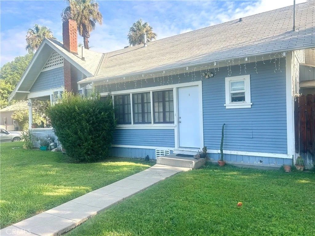 Photo of 4096 Pine St, Riverside, CA 92501 (MLS # TR25251285)