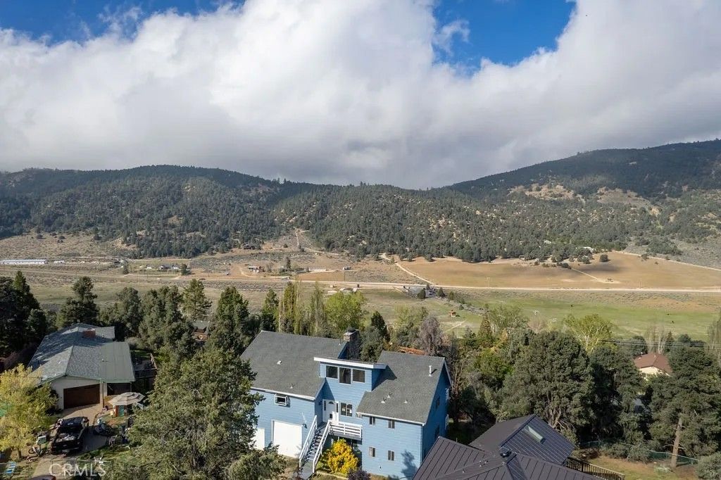 Photo of 1300 Snowbird Dr, Frazier Park, CA 93225 (MLS # SR26073930)