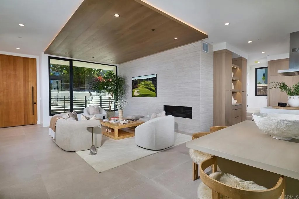 228 N Helix