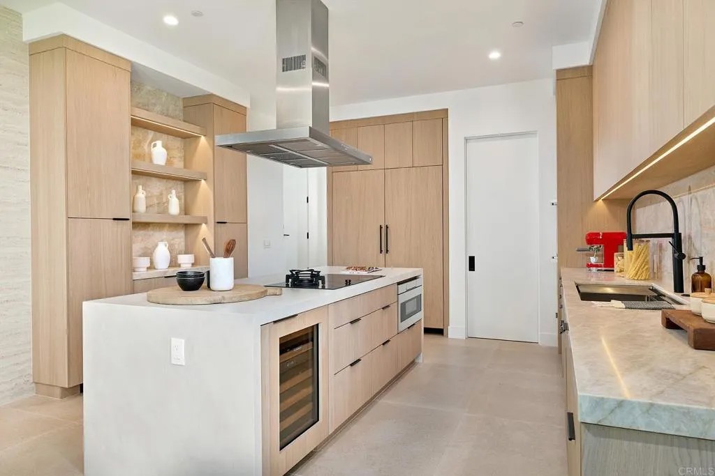 228 N Helix