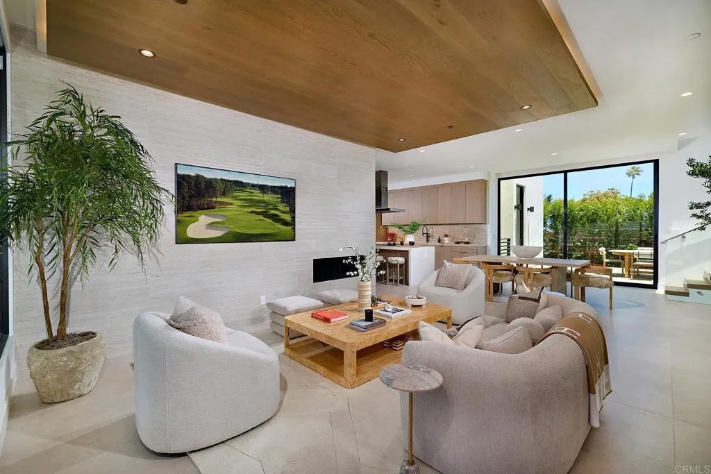 228 N Helix