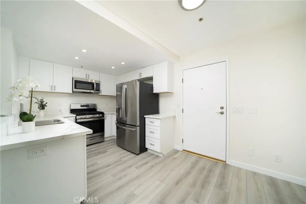 1501 N Brea Boulevard 212