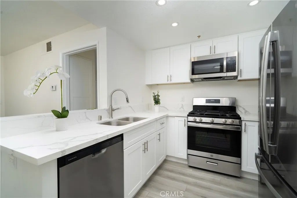 1501 N Brea Boulevard 212