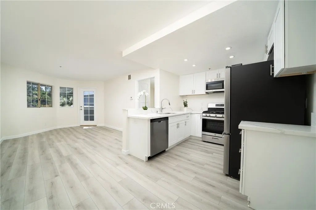 1501 N Brea Boulevard 212