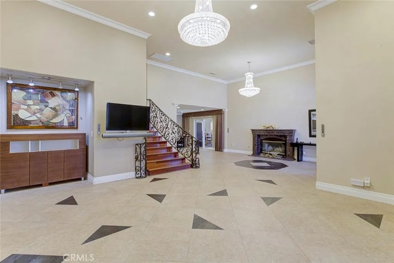 10610 Oak Tree