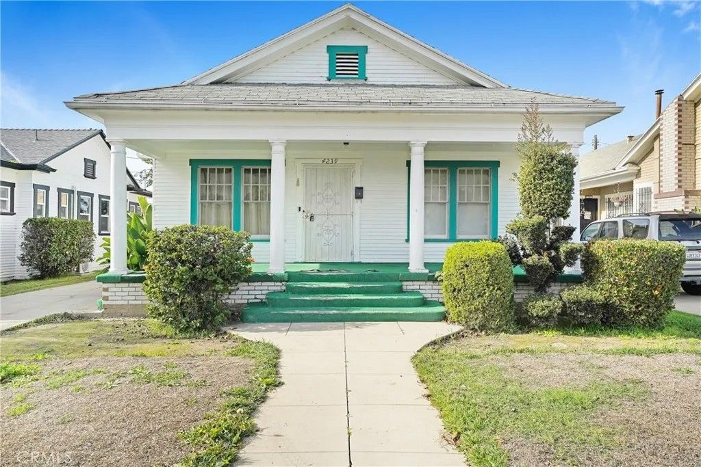 Photo of 4239 South Raymond Avenue, Los Angeles, CA 90037 (MLS # CV25278616)