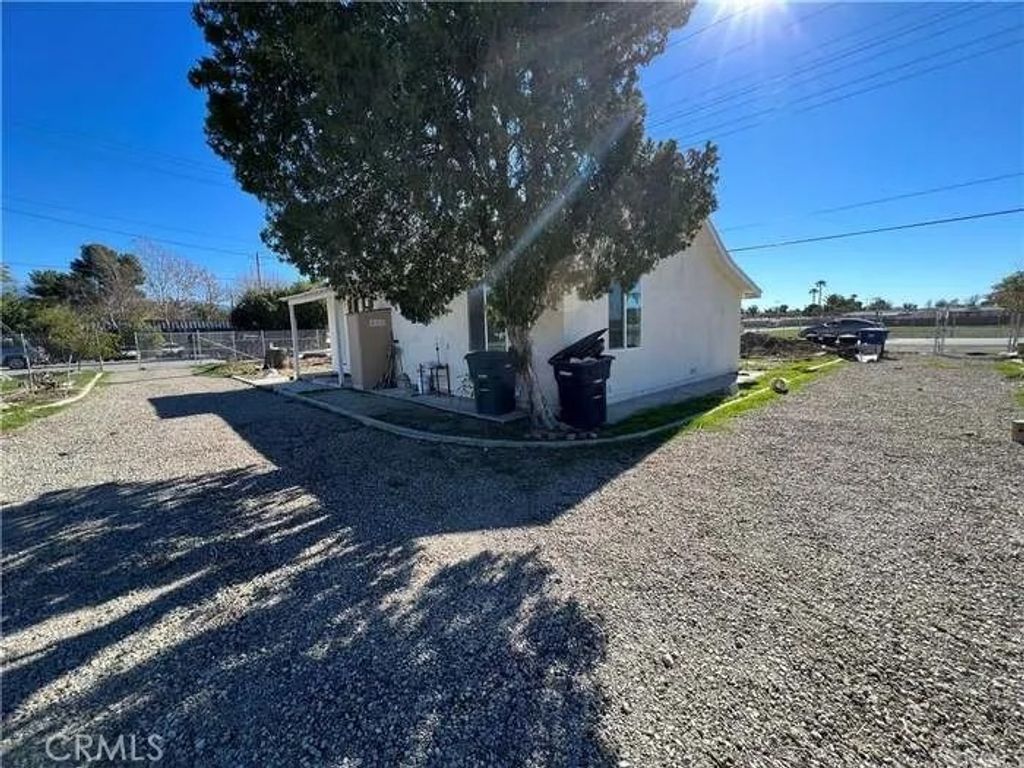 Photo of 1011 W 7th St, San Jacinto, CA 92582 (MLS # CV26047909)