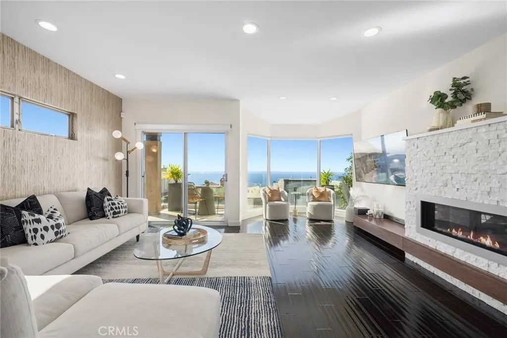 Photo of 928 Quivera, Laguna Beach, CA 92651 (MLS # LG26023975)