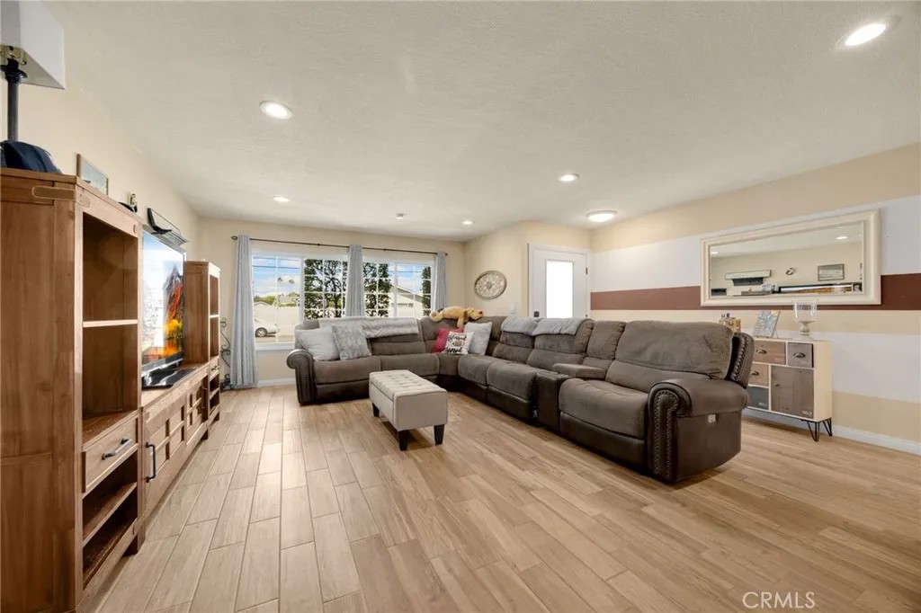 1219 N Van Buren Street