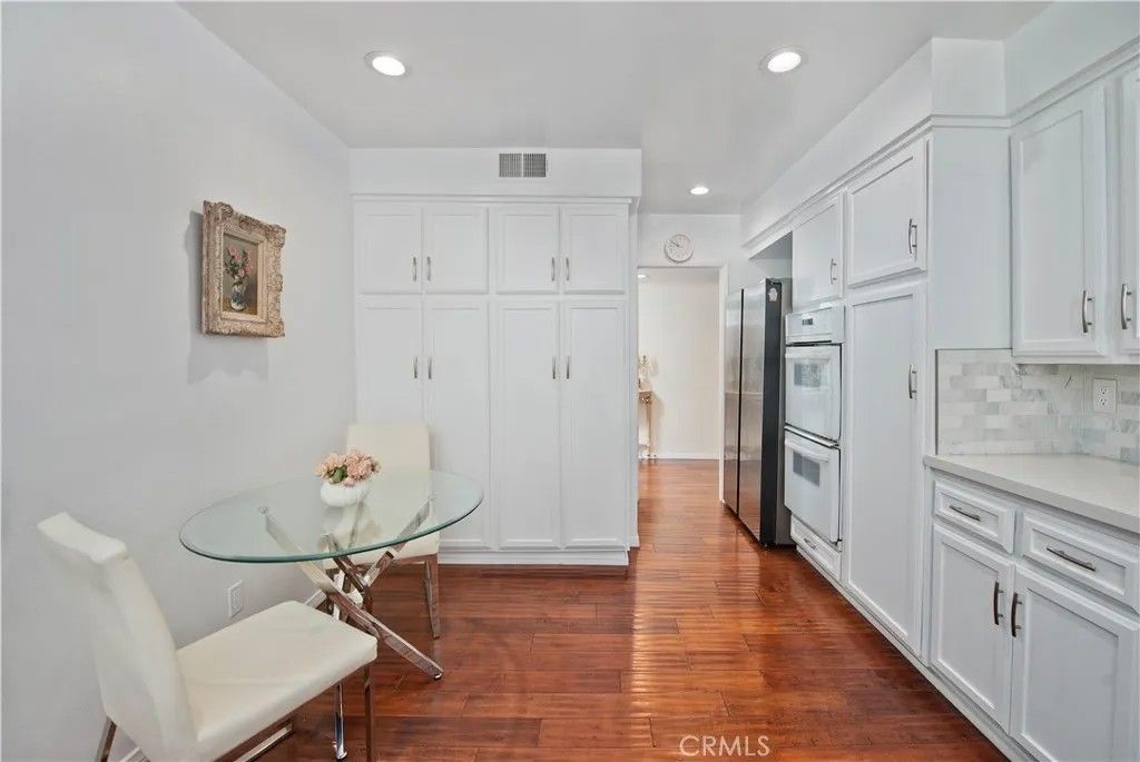 Photo of 14521 Benefit St #207, Sherman Oaks, CA 91403 (MLS # SR26080578)