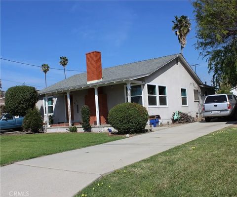 Photo of 967 E Columbia Ave, Pomona, CA 91767 (MLS # PW26048425)