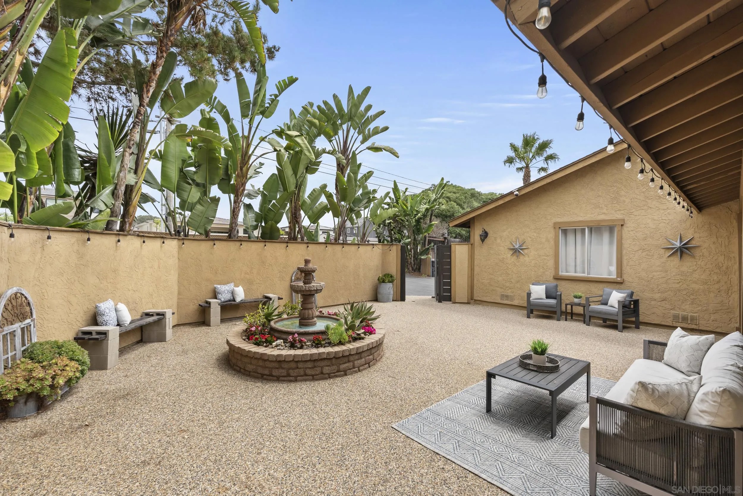 489 La Costa Ave
