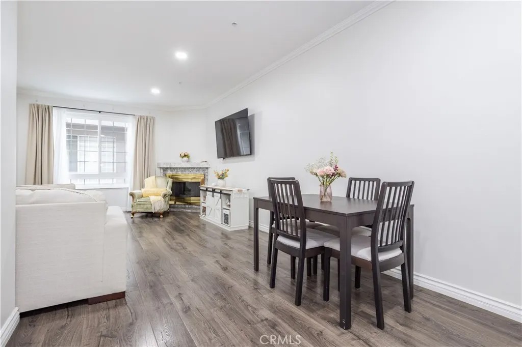 18347 Saticoy Street 35