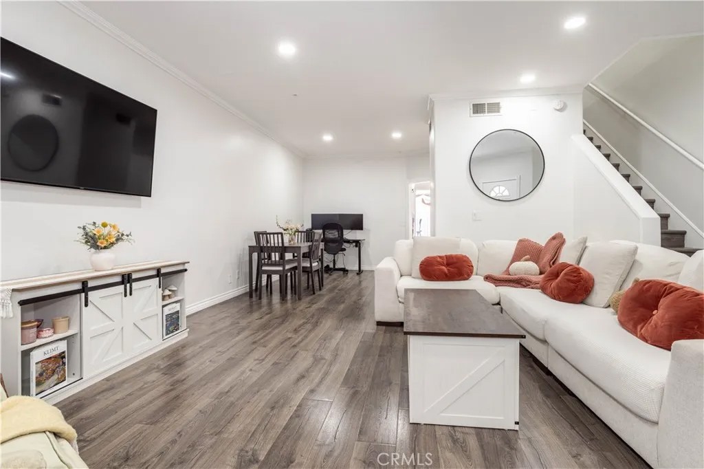 18347 Saticoy Street 35