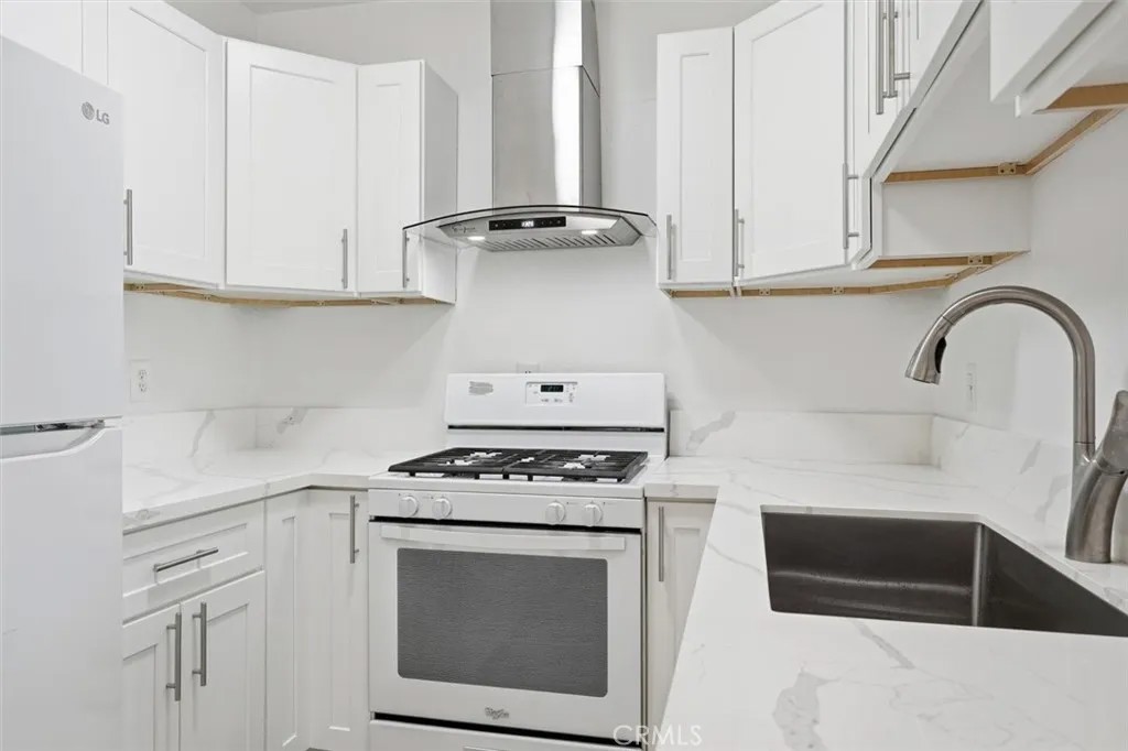 1036 Magnolia 207