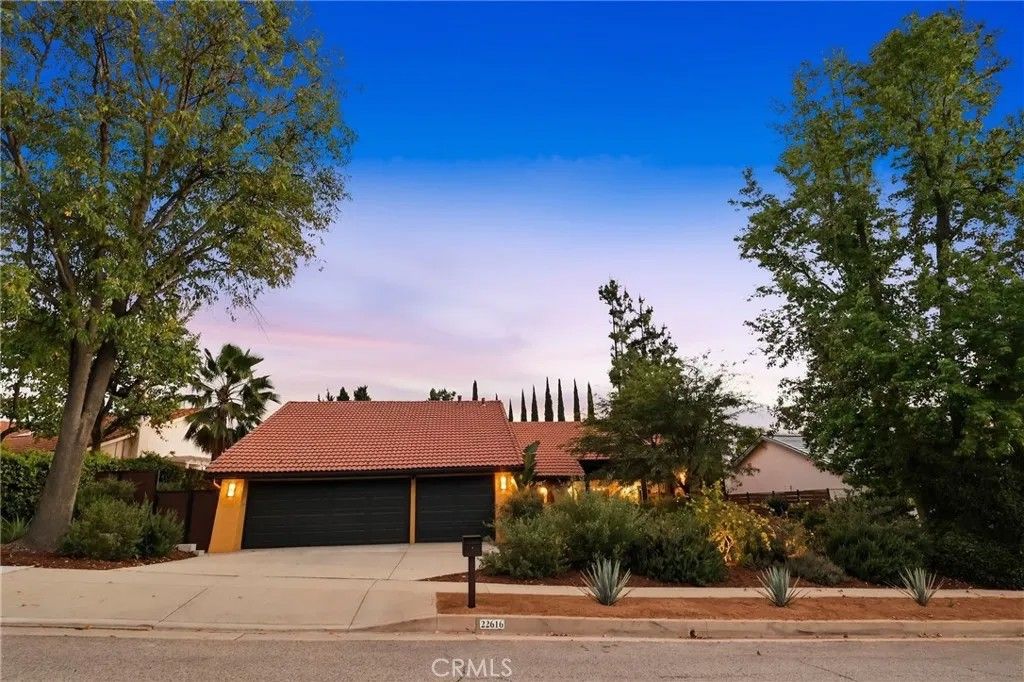 Photo of 22616 Town Crier Rd, Calabasas, CA 91302 (MLS # SR26069159)