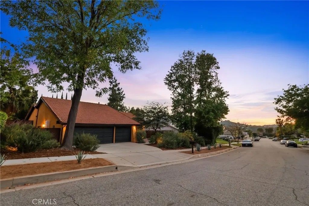 Photo of 22616 Town Crier Rd, Calabasas, CA 91302 (MLS # SR26069159)