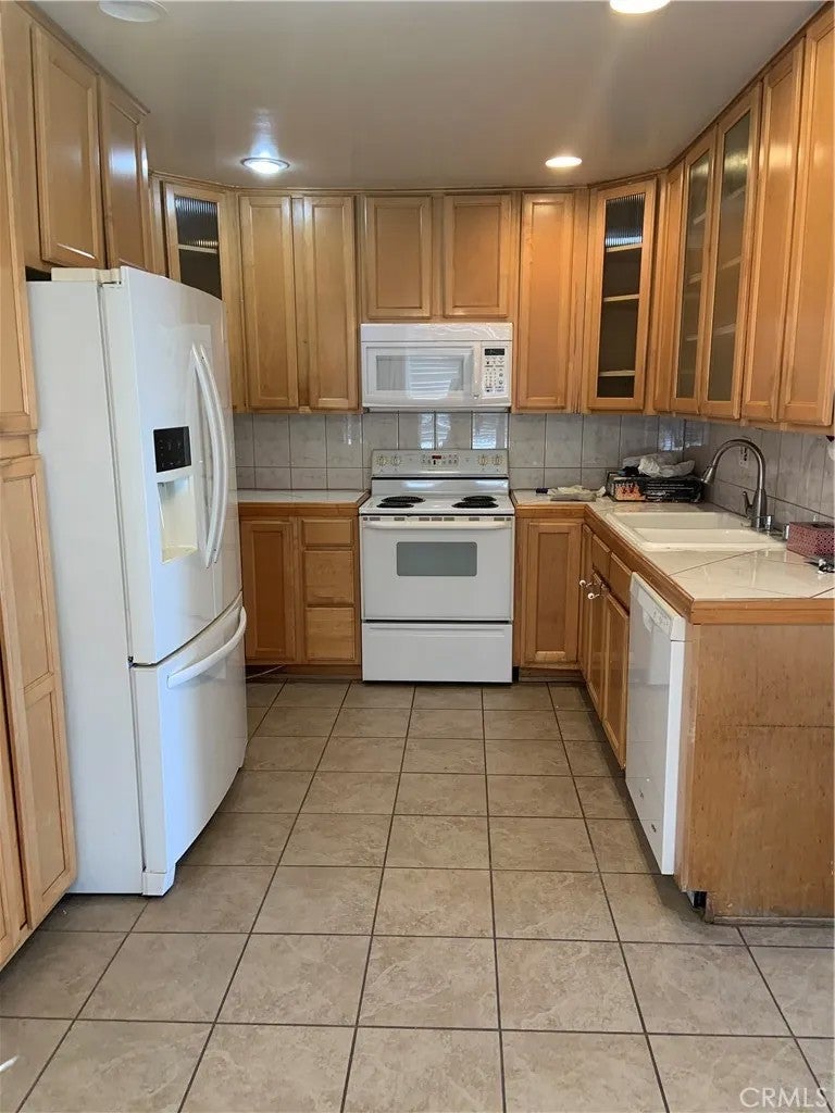 Photo of 1187 E 3rd St, Long Beach, CA 90802 (MLS # CV26230246)