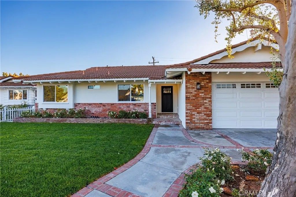 Photo of 17572 Leafwood Lane, Tustin, CA 92780 (MLS # OC25281713)