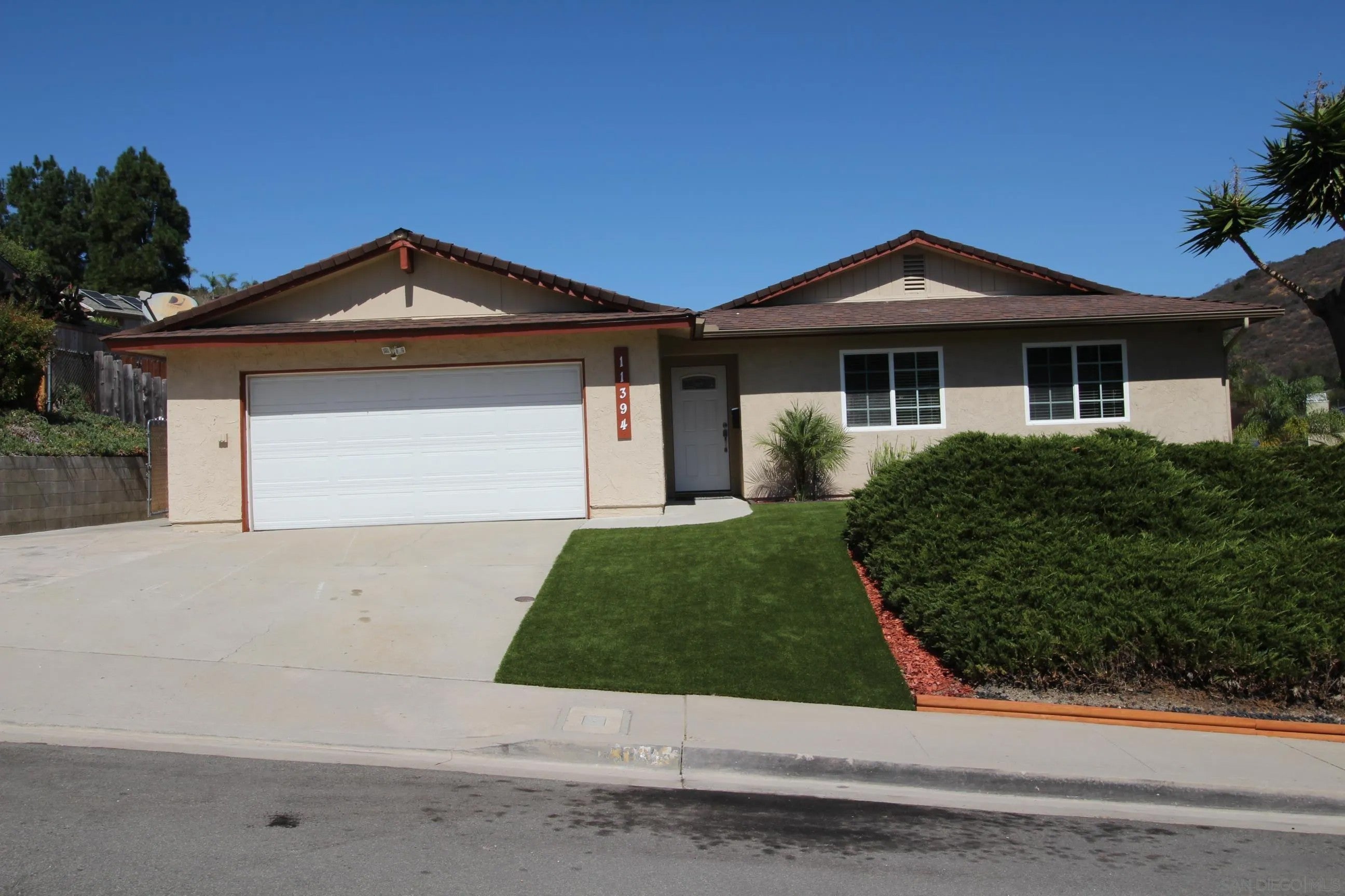 11394 Almazon St