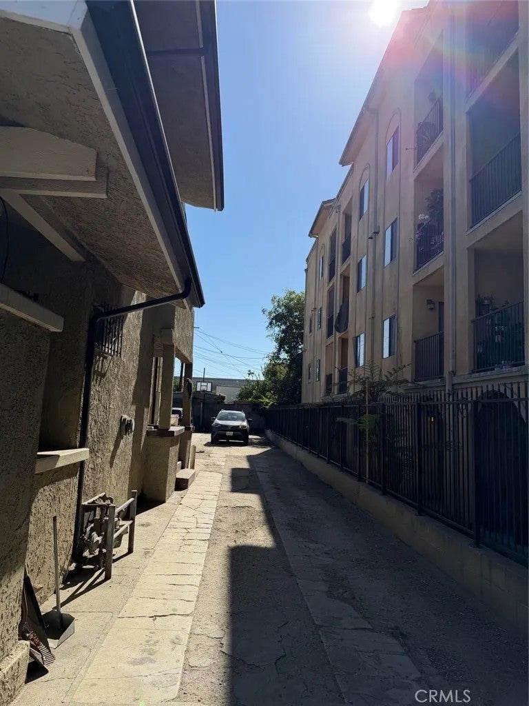 4512 S Figueroa