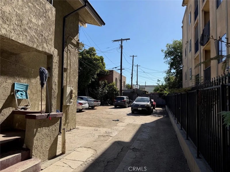 4512 S Figueroa